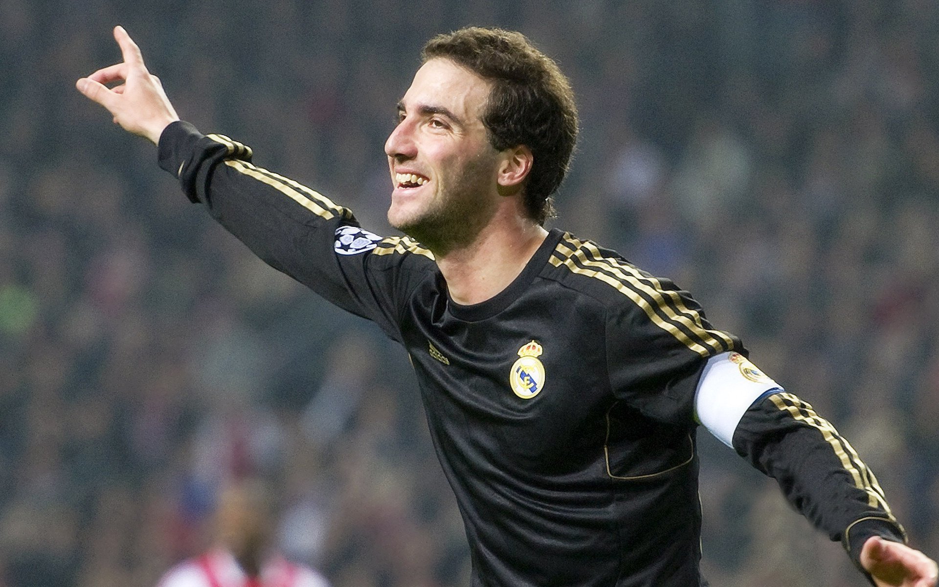 利物浦主场迎战皇马,阿诺德替补席枕戈待旦。,利物浦阿诺德集锦